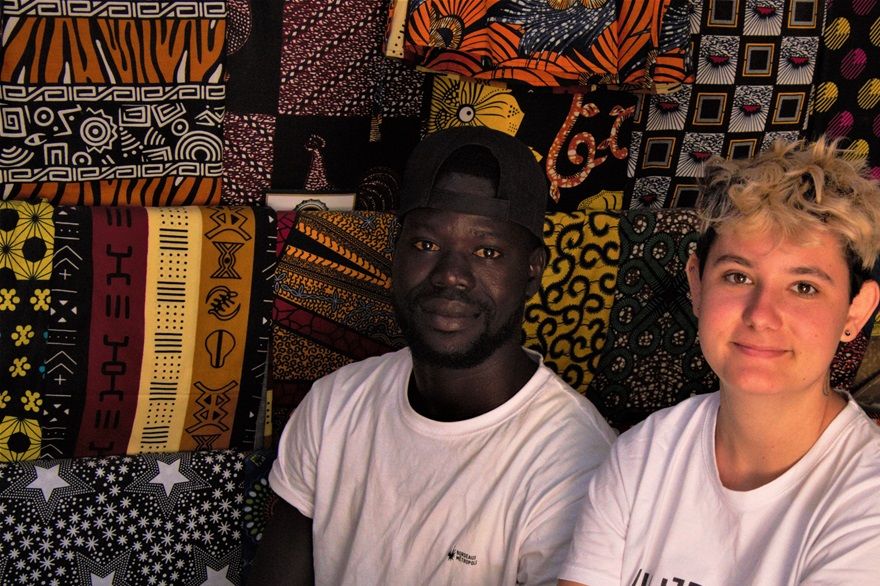 Elhadji dione, dit Ass : C'est un jeune homme pleins de qualités qui est toujours pret à aider les autres.      Carine, dit Ami : Travaillant avec les personnes agées en France, c'est une fille ambitieuse et pleines de ressources qui est venue pour découvrir le Sénégal.